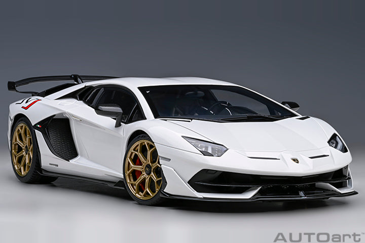 AUTOart 1:18 Lamborghini Aventador SVJ - Bianco Asopo / Pearl